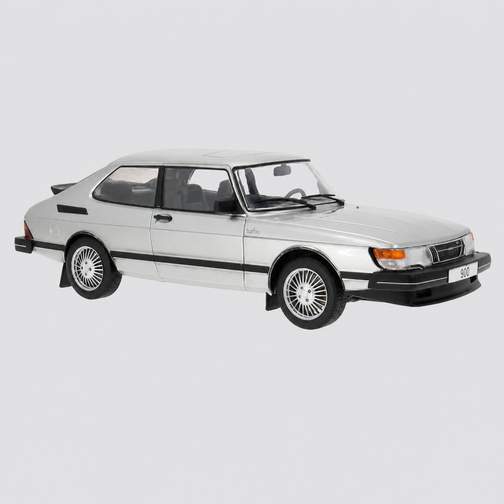 Saab 900 Turbo Prateado 1981 — Capa ModelKit
