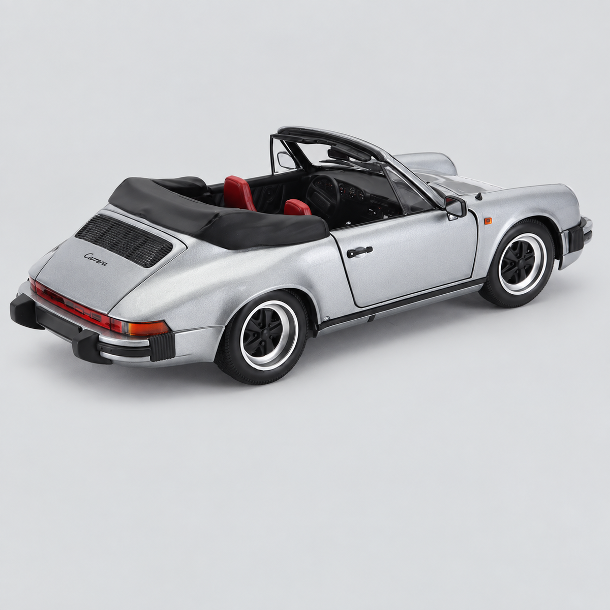 Porsche 911 3.2 Carrera Cabriolet Cinzento metalizado 1983 — Vista traseira