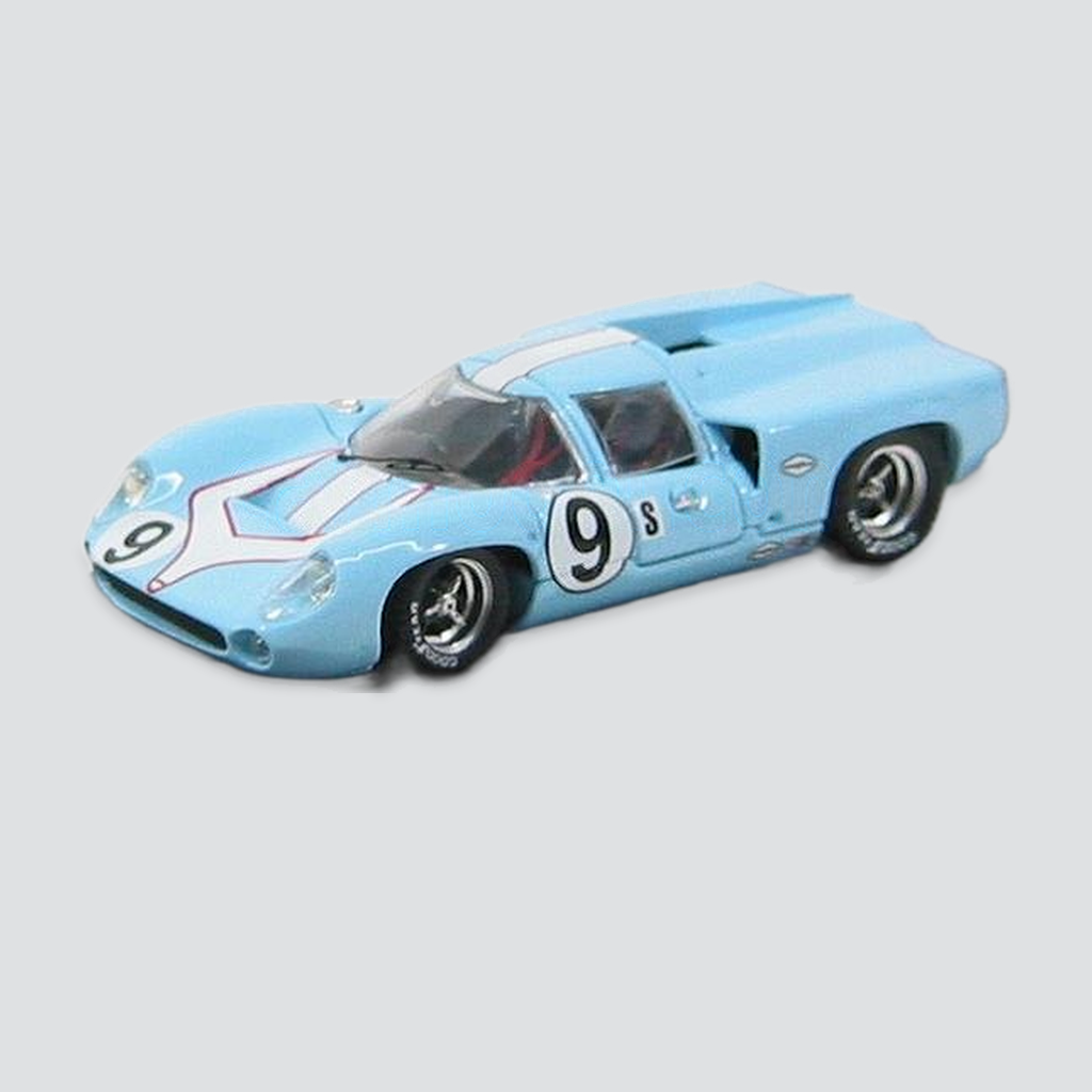 1/43 BEST-MODEL - LOLA - T70 COUPE N 9 SEBRING 1968 PATRICK - JORDAN — vista frontal