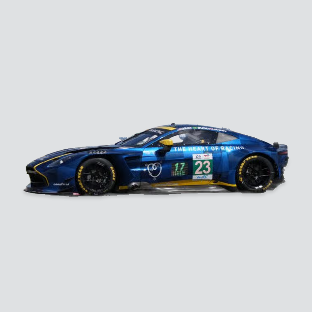 (89,90€-10%) Pré-encomenda Sinal 15€ - Aston Martin Vantage AMR LMGT3 No.23 - G. Newell - E. Barrichello - J. Adam - Le Mans 24H 2026
